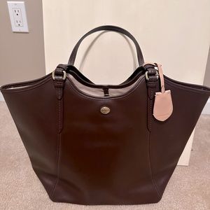 Like new large brown chocolate Coach tote!
